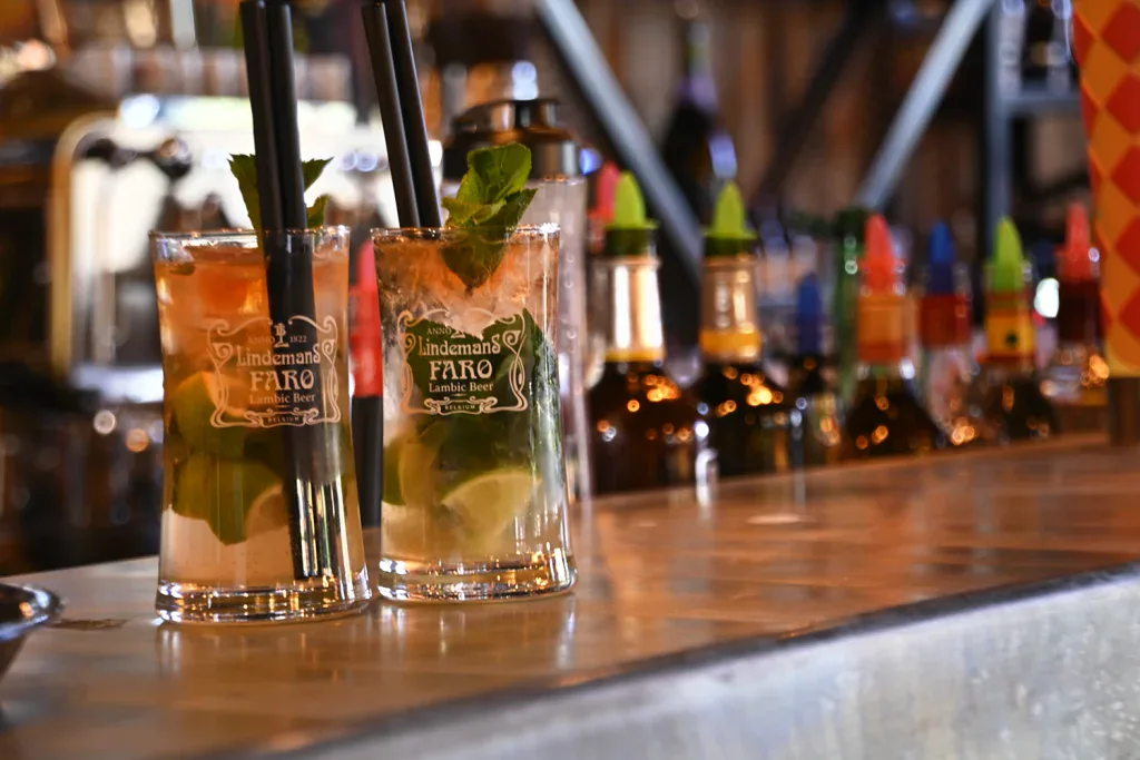 Chez Berthe Restaurant Social Club Villeneuve-sur-Yonne — Ambiance Et Mojito Doubles Restaurant Social Club
